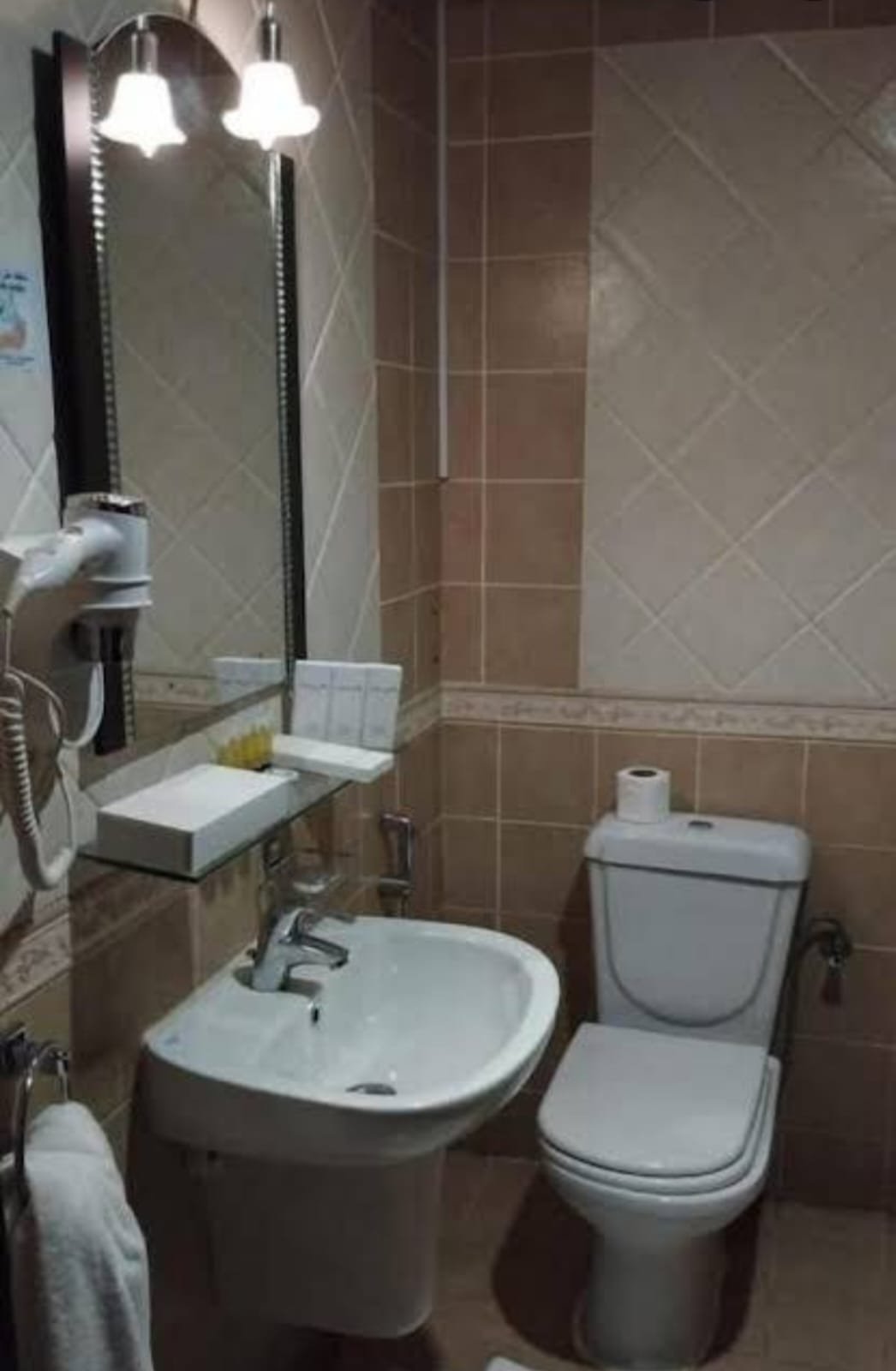 Sky view Hotel - Image 8