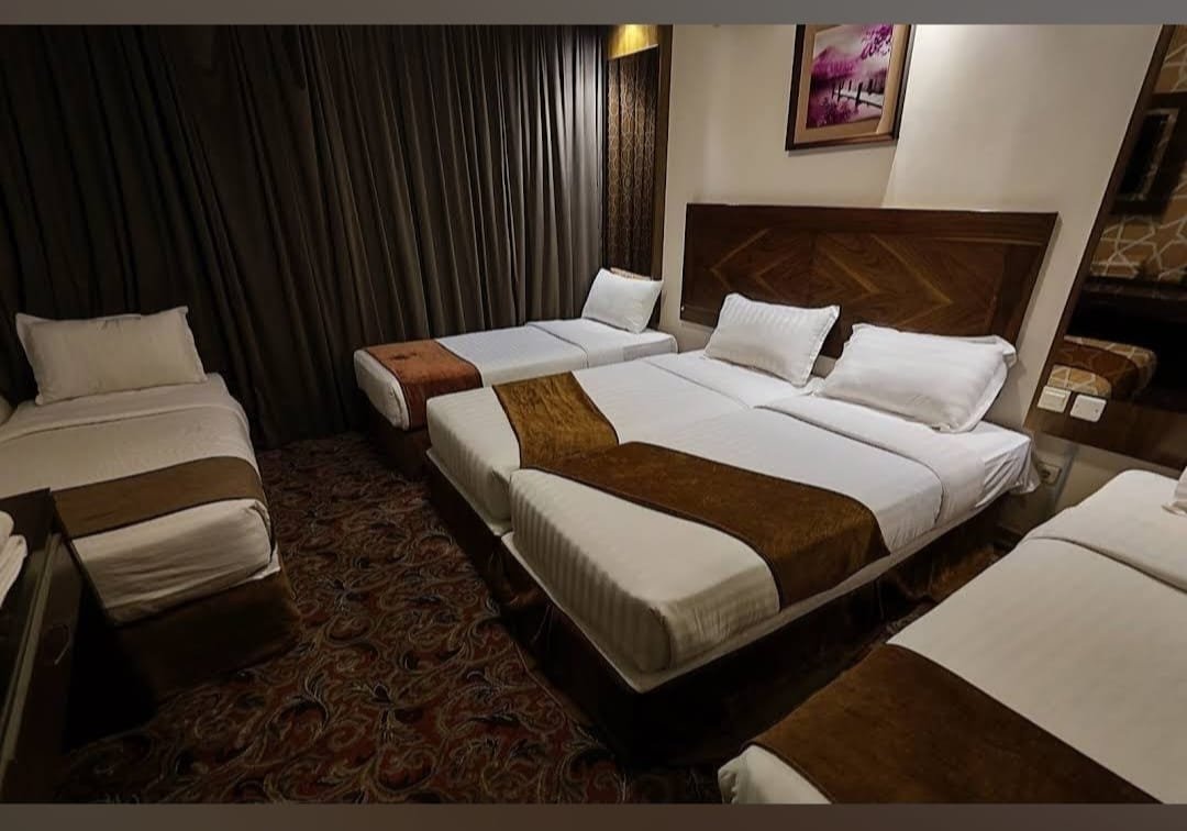 Sky view Hotel - Image 12